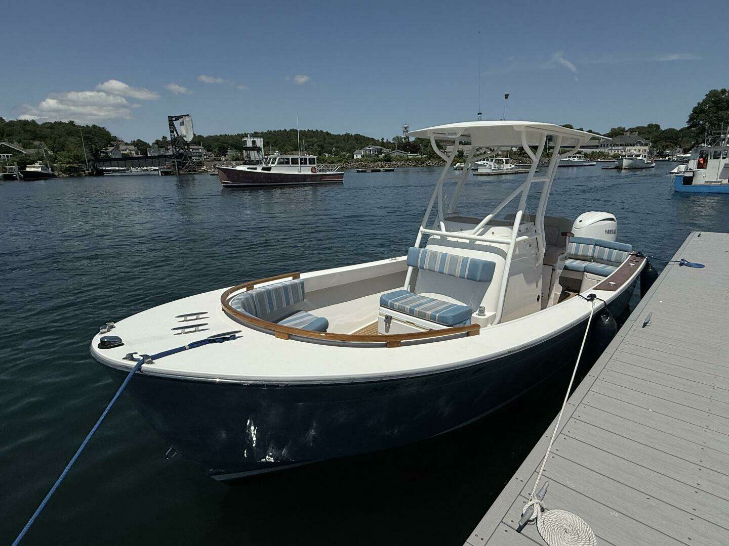 2017 Vanquish Bristol Harbor 23 CC - Image 9