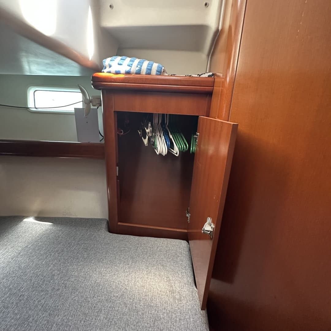 2006 Beneteau 523 - Image 23