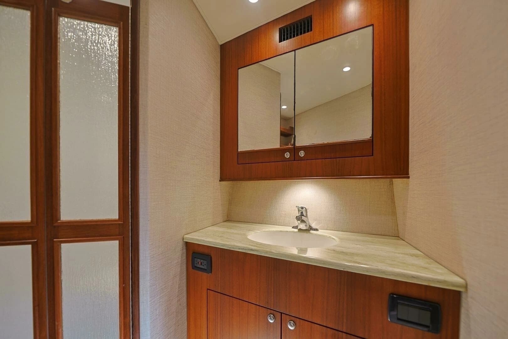 2014 Blackwell 62 Convertible - Image 19