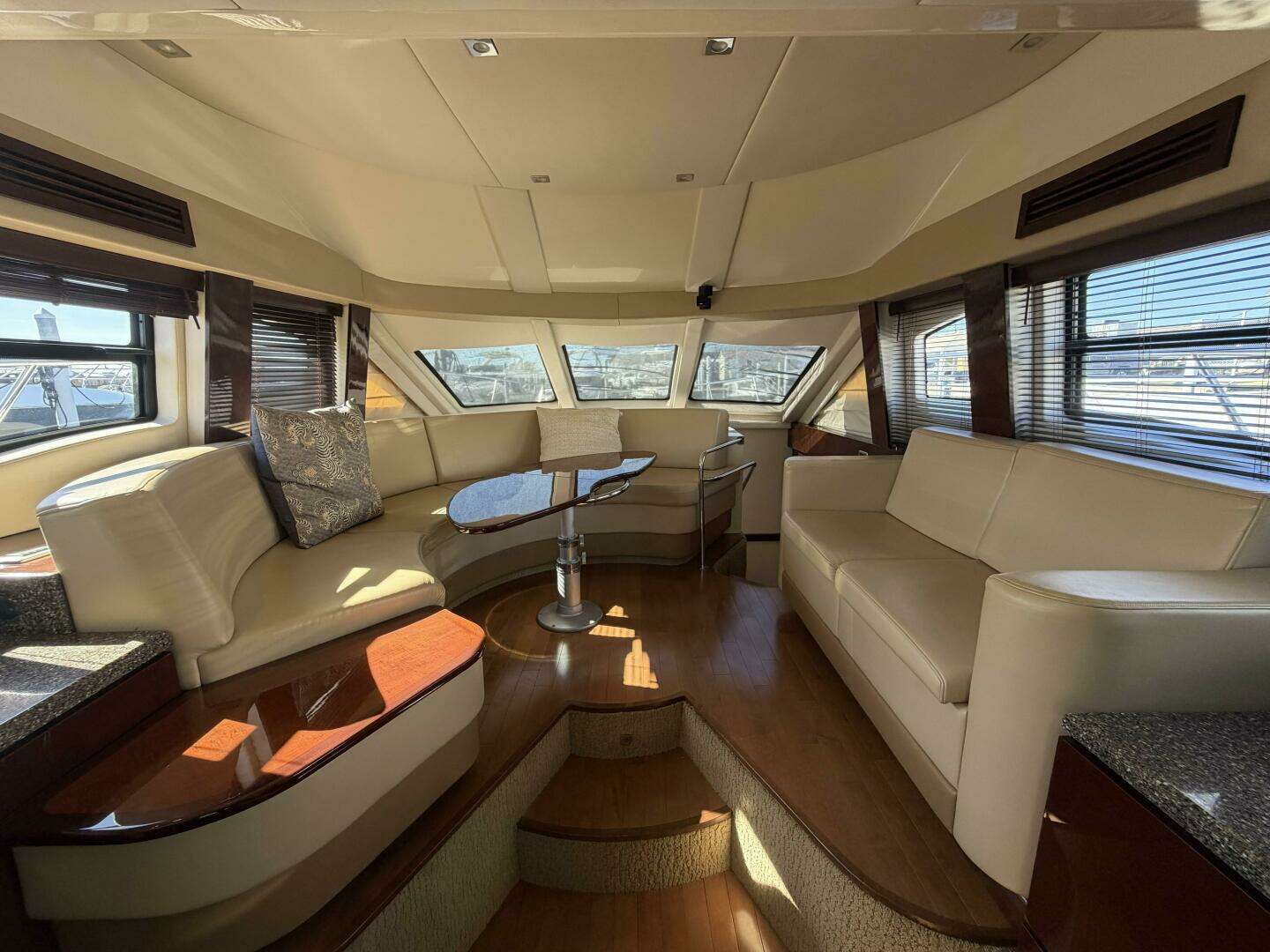 2008 Sea Ray 47 Sedan Bridge - Image 4