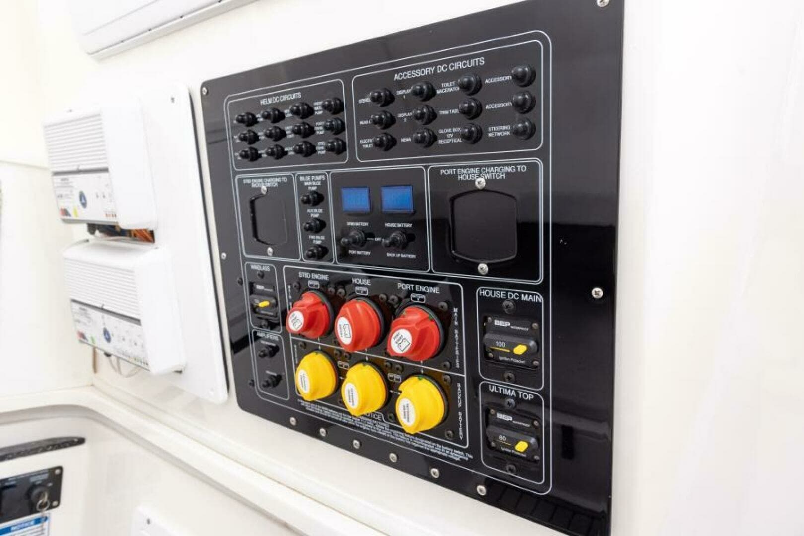2027 Sea Fox 328 Commander - Image 38