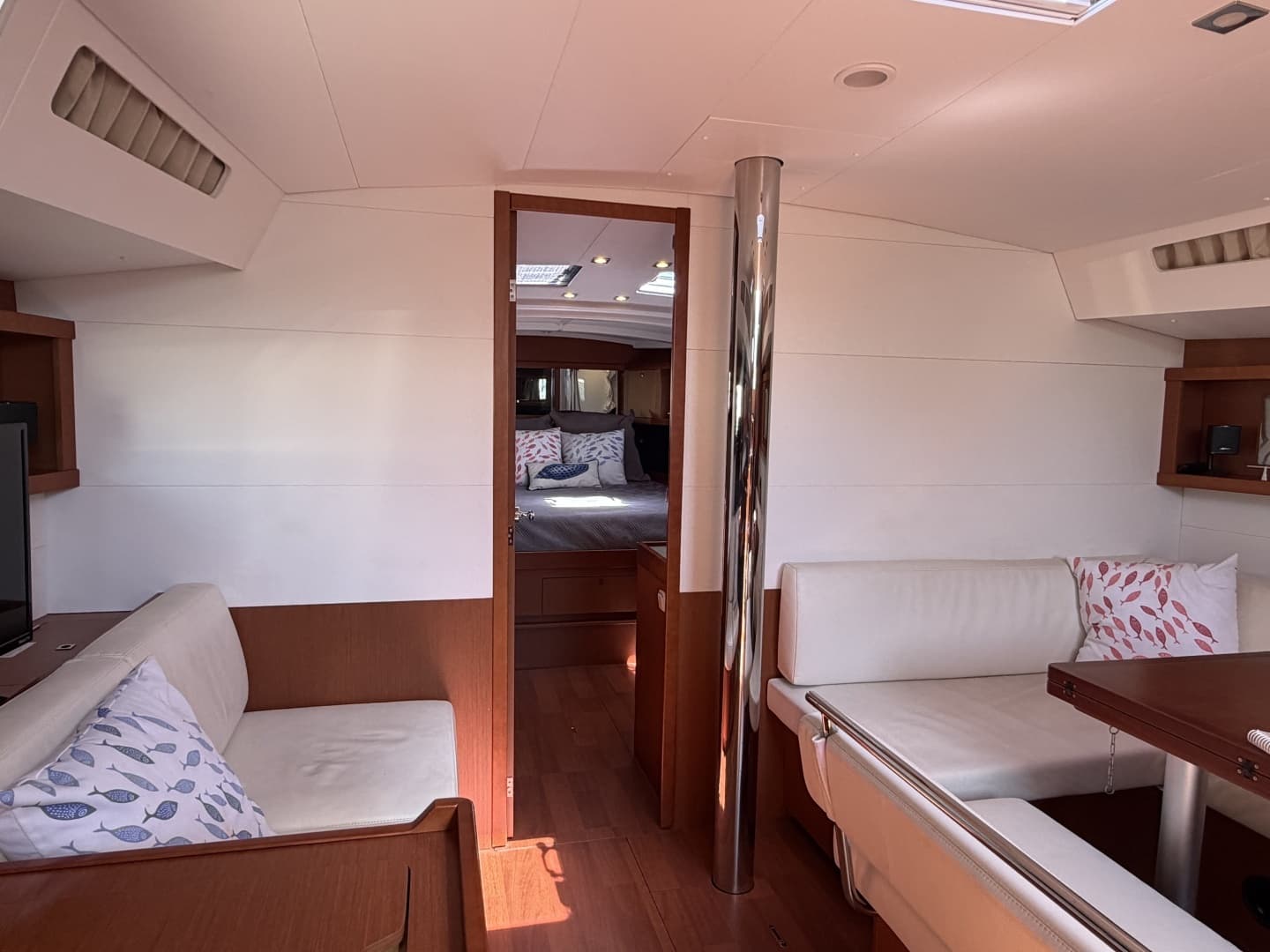 2016 Beneteau 48 - Image 43