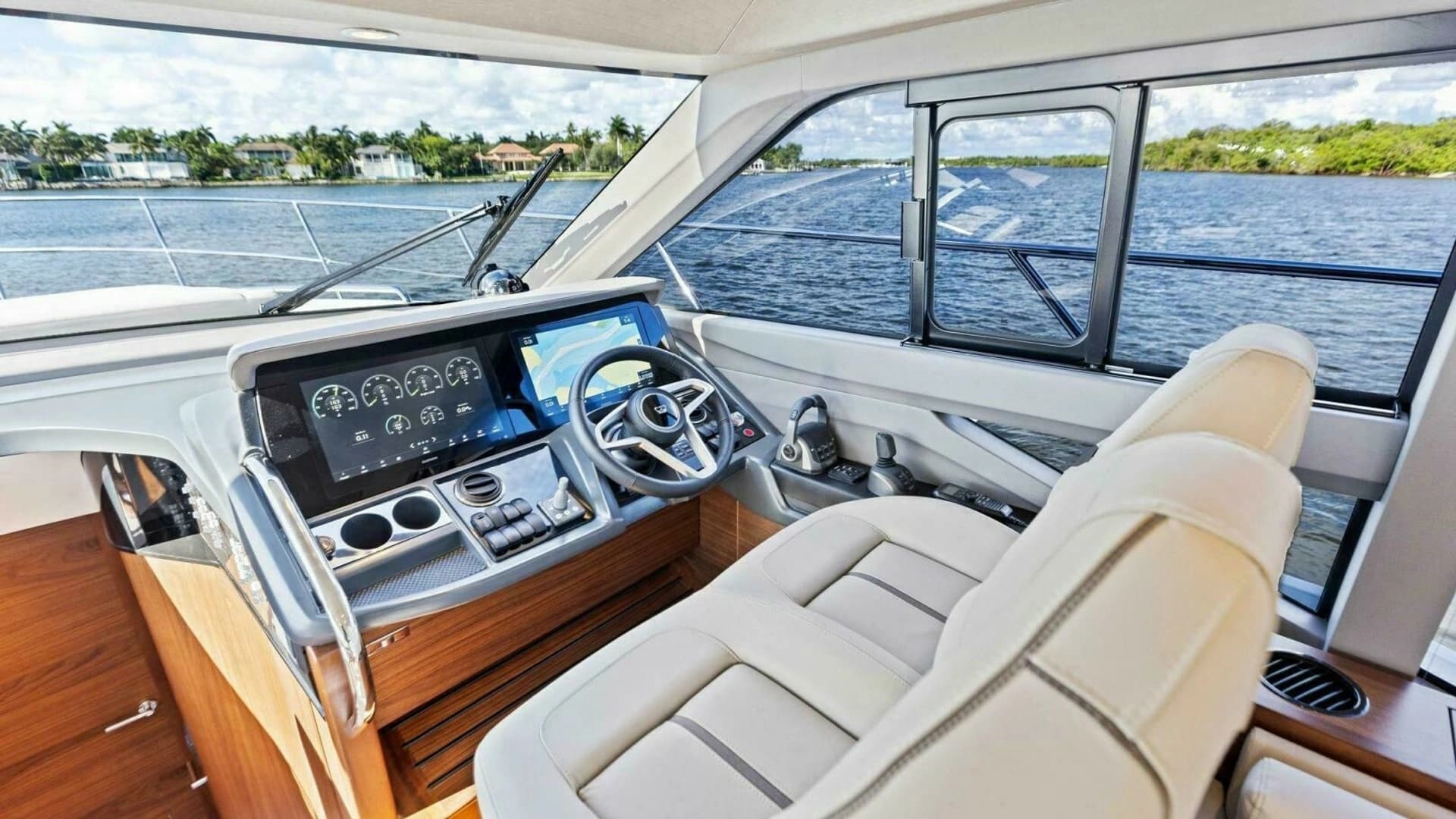 2025 Princess F50 Flybridge - Image 28
