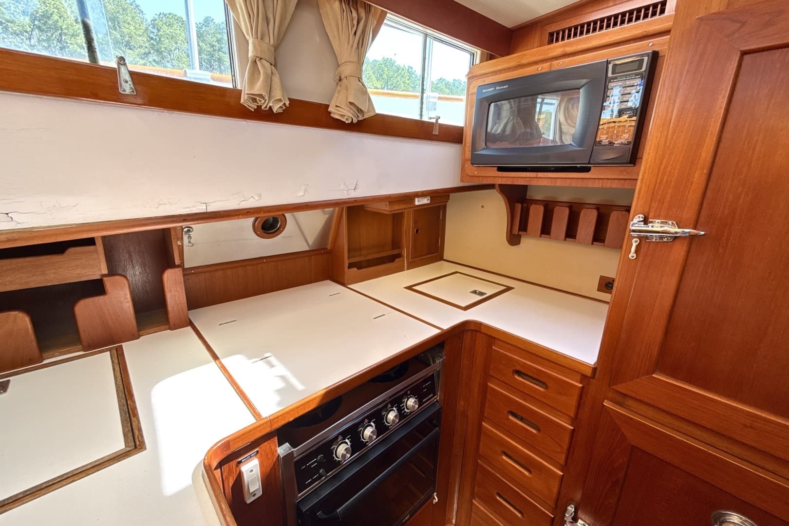 1990 Grand Banks 46 Classic - Image 9
