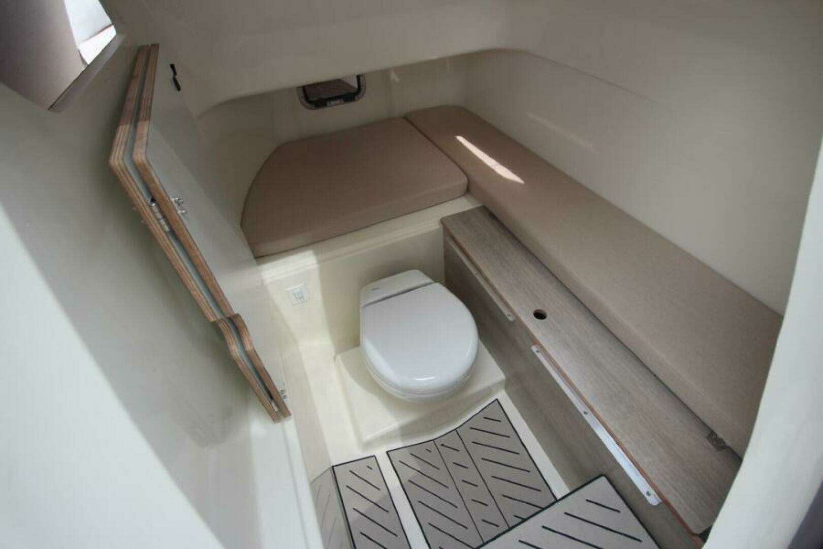2024 Zodiac Medline 9 NEO - Image 68