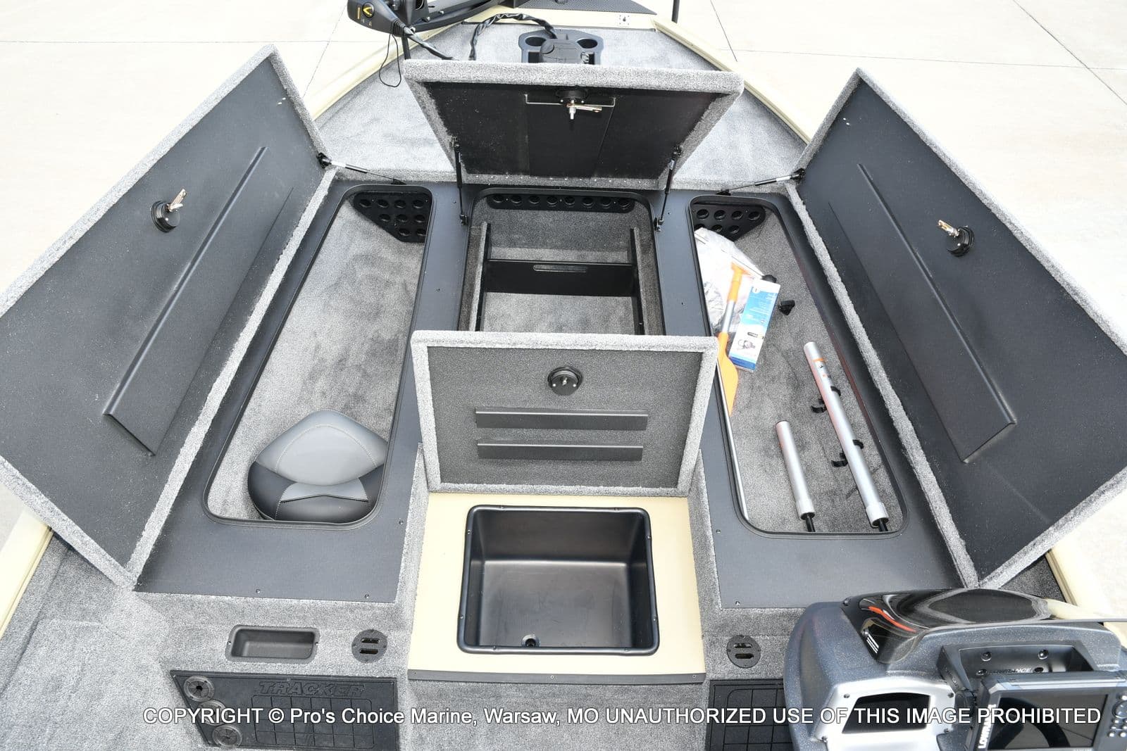 2026 Tracker Savage 215 w/200HP Mercury Pro-XS - 53
