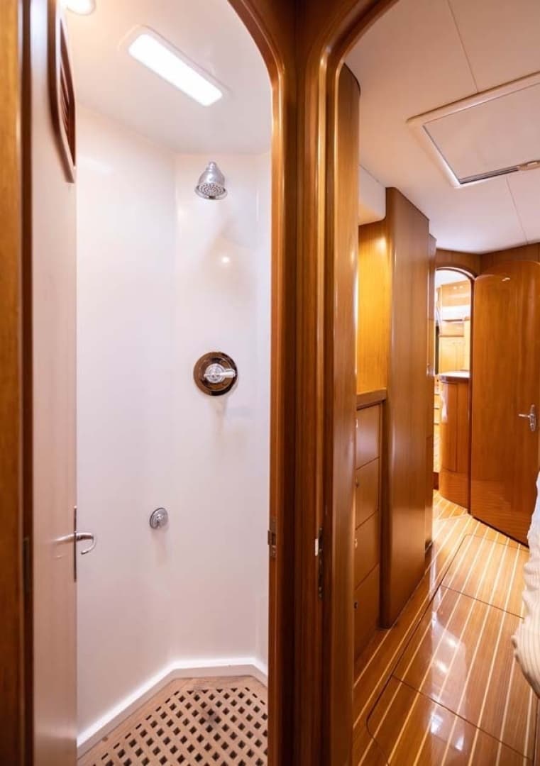 1999 Admiral Marine Center Cockpit - Image 24