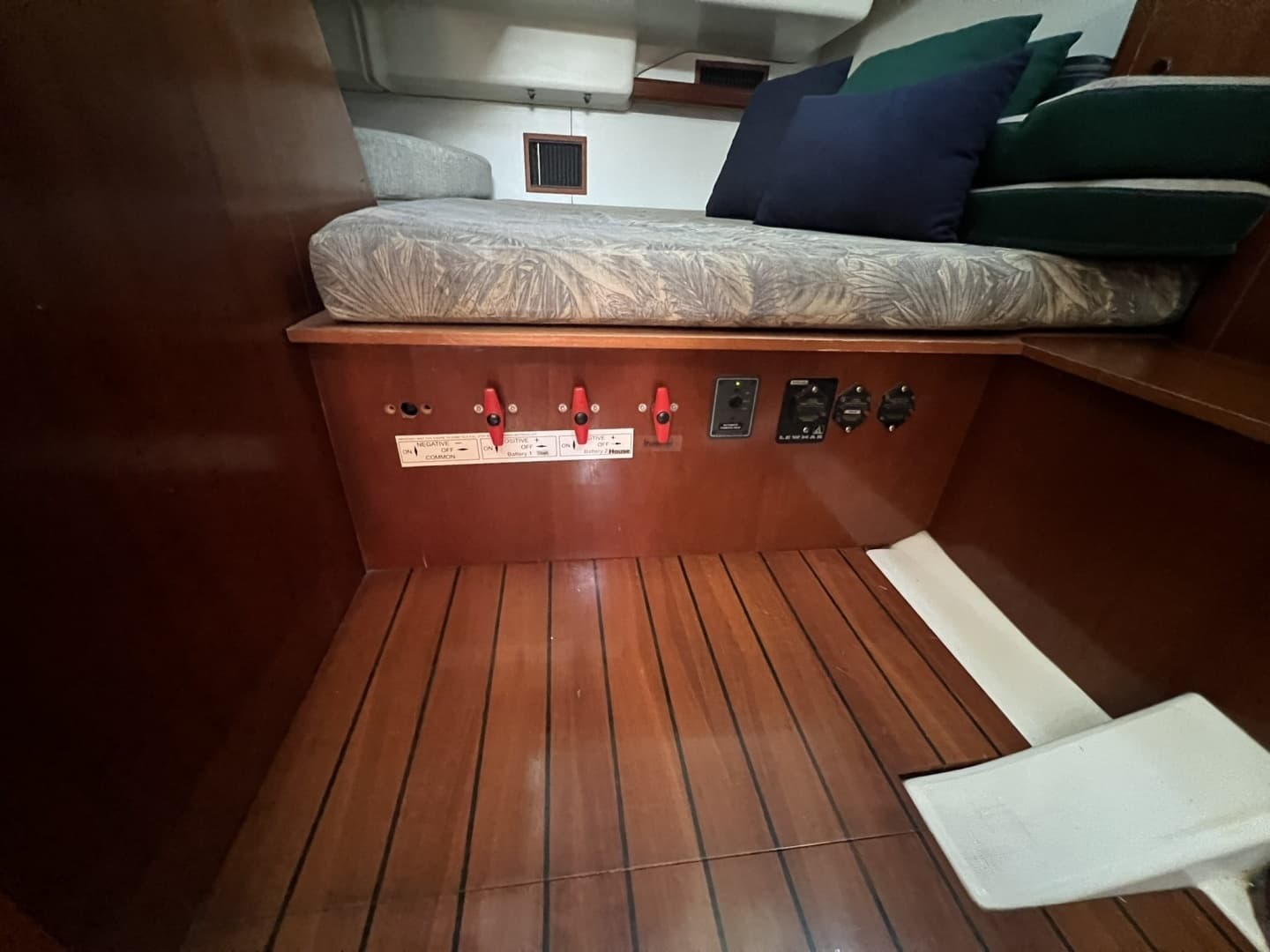 2001 Beneteau Oceanis 473 - Image 45