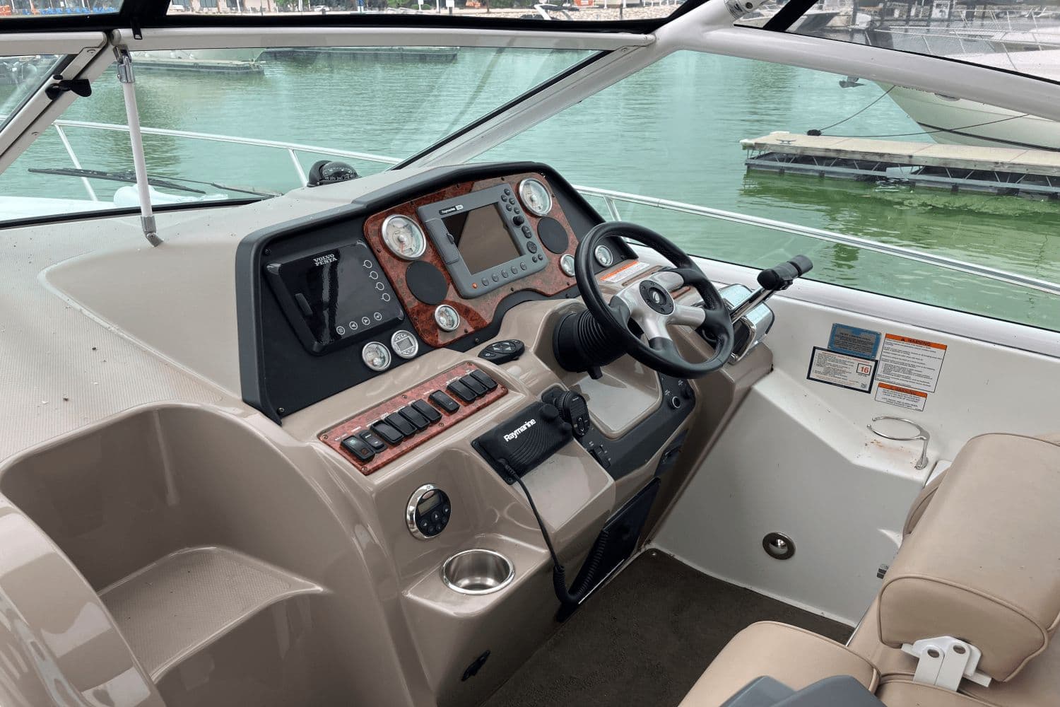 2008 Cruisers Yachts 360 Express - 15