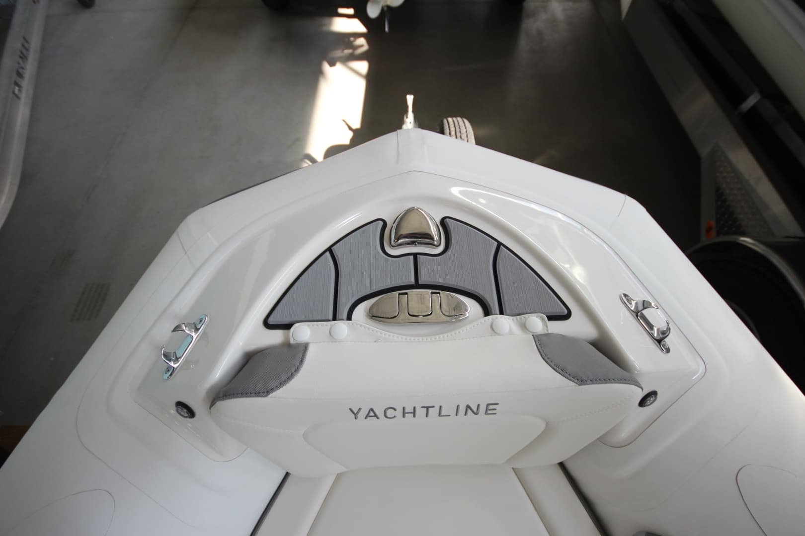 2026 Zodiac Yachtline 360 Deluxe NEO - Image 19