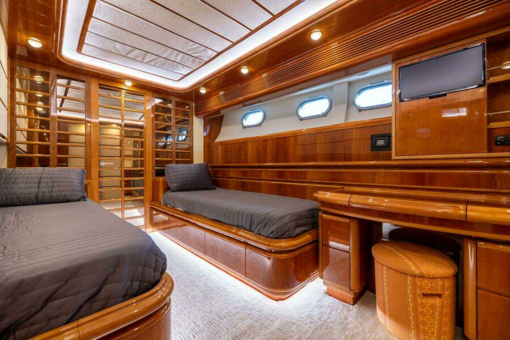 2001 Ferretti Yachts 94 Raised Pilothouse - Image 21