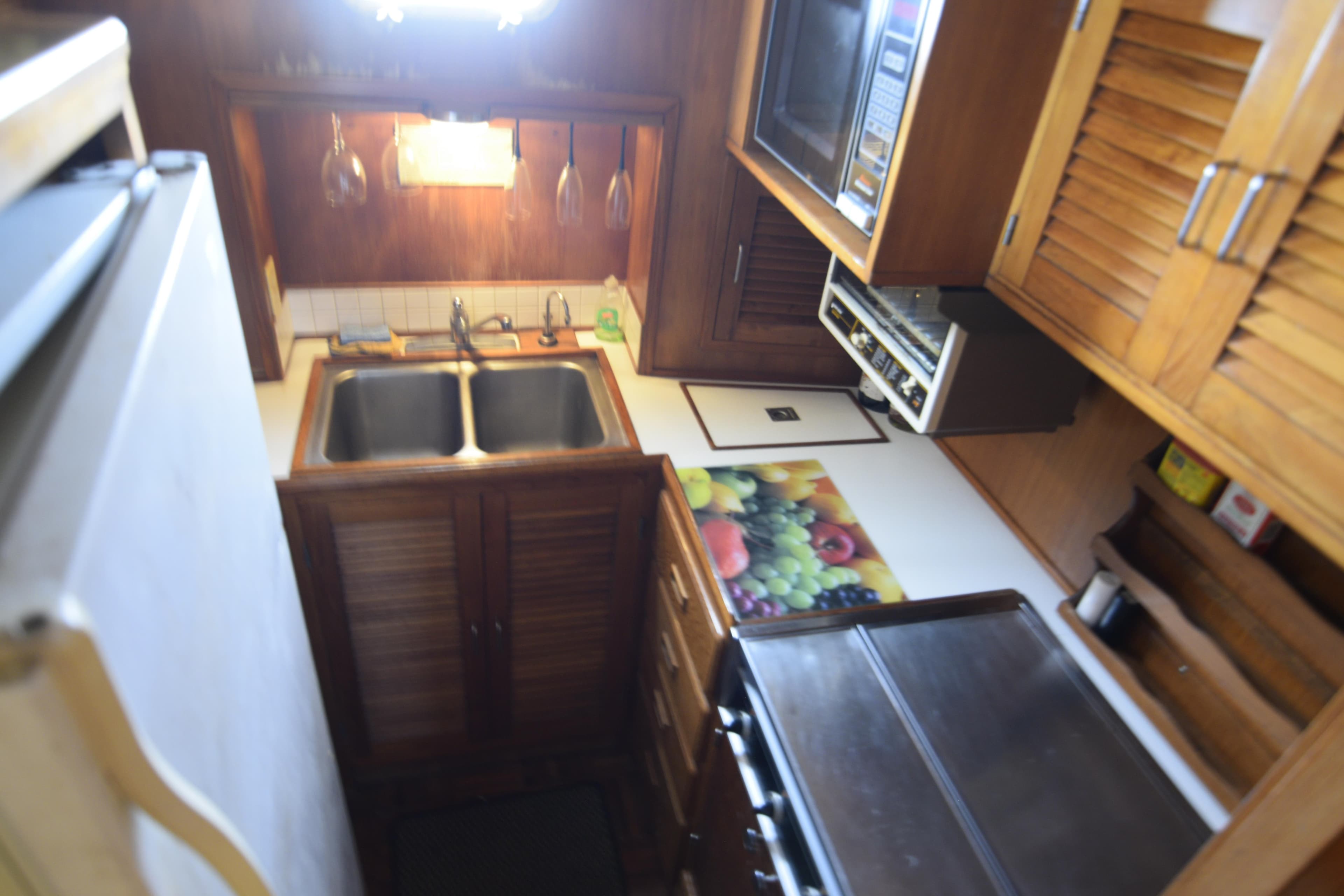 1987 Jefferson Sundeck - 27