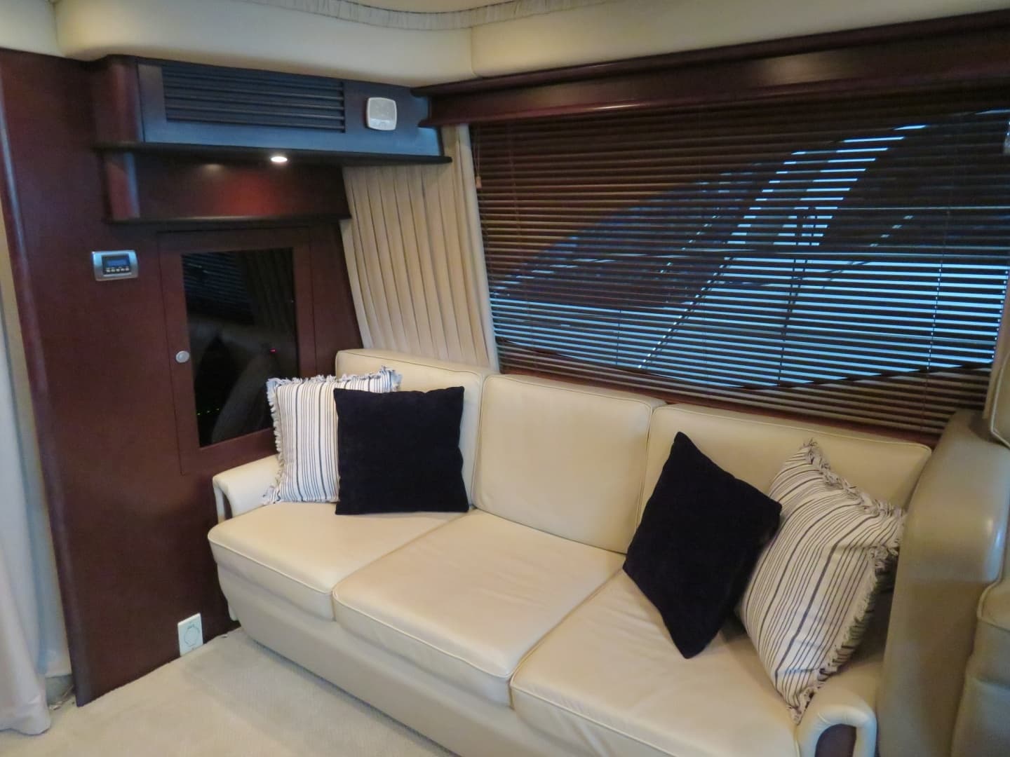 2007 Sea Ray 44 Sedan Bridge - Image 13