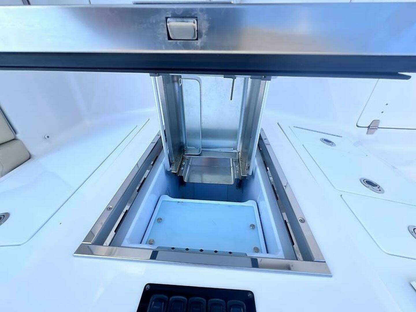 2019 Regal 33 SAV - Image 36