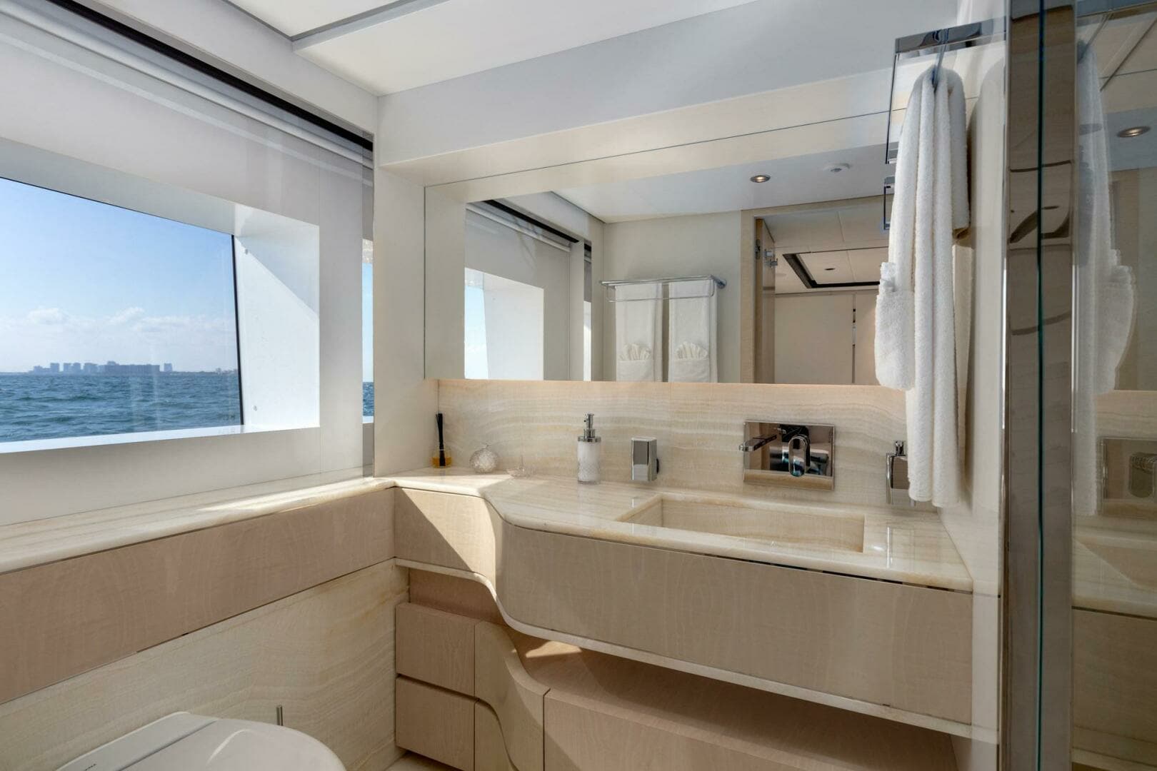 2022 Majesty Yachts 120 - Image 22