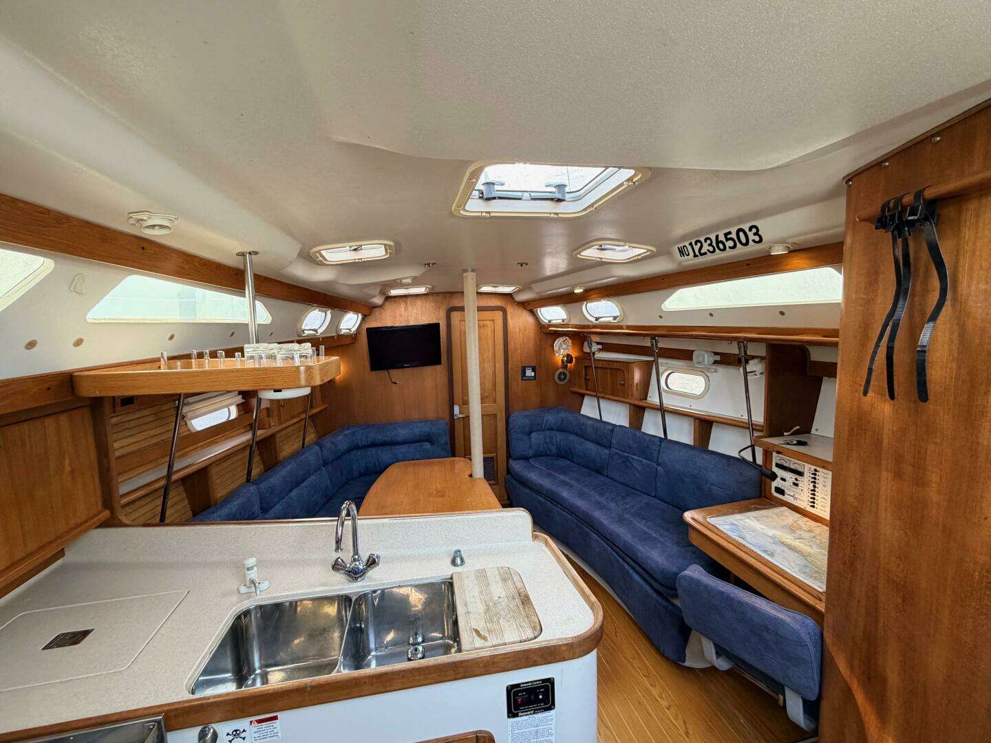 2001 Catalina 380 - Image 22