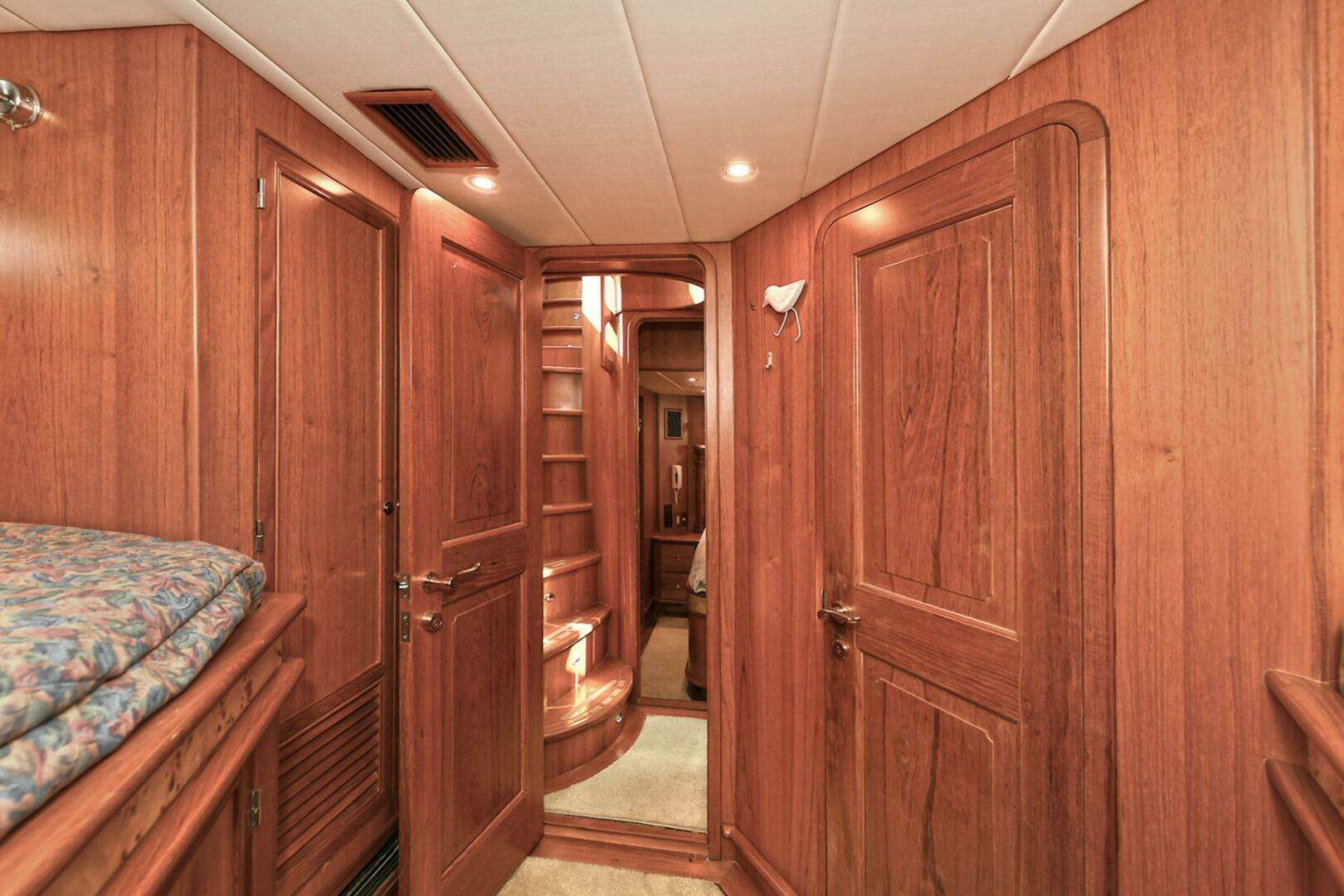 2002 Grand Alaskan Flushdeck - Image 43