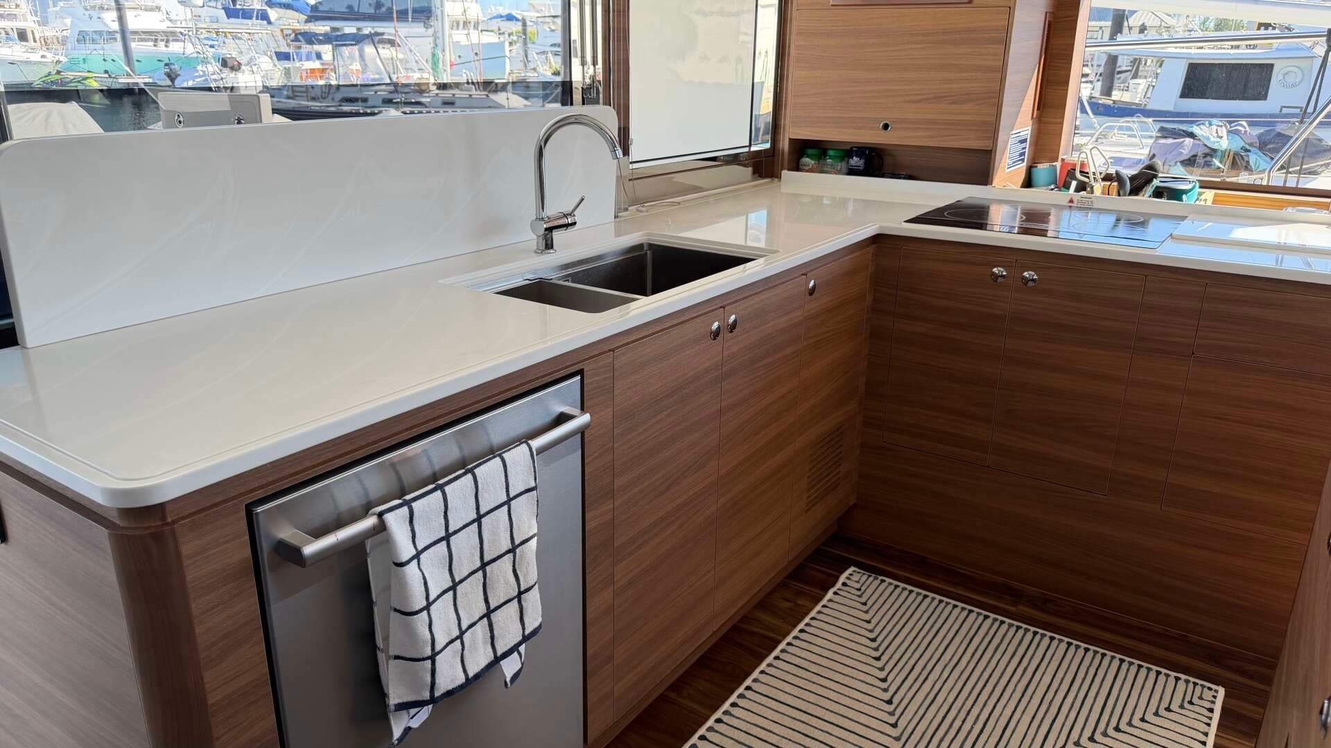 2025 Aquila 54 ENCLOSED BRIDGE - Image 30