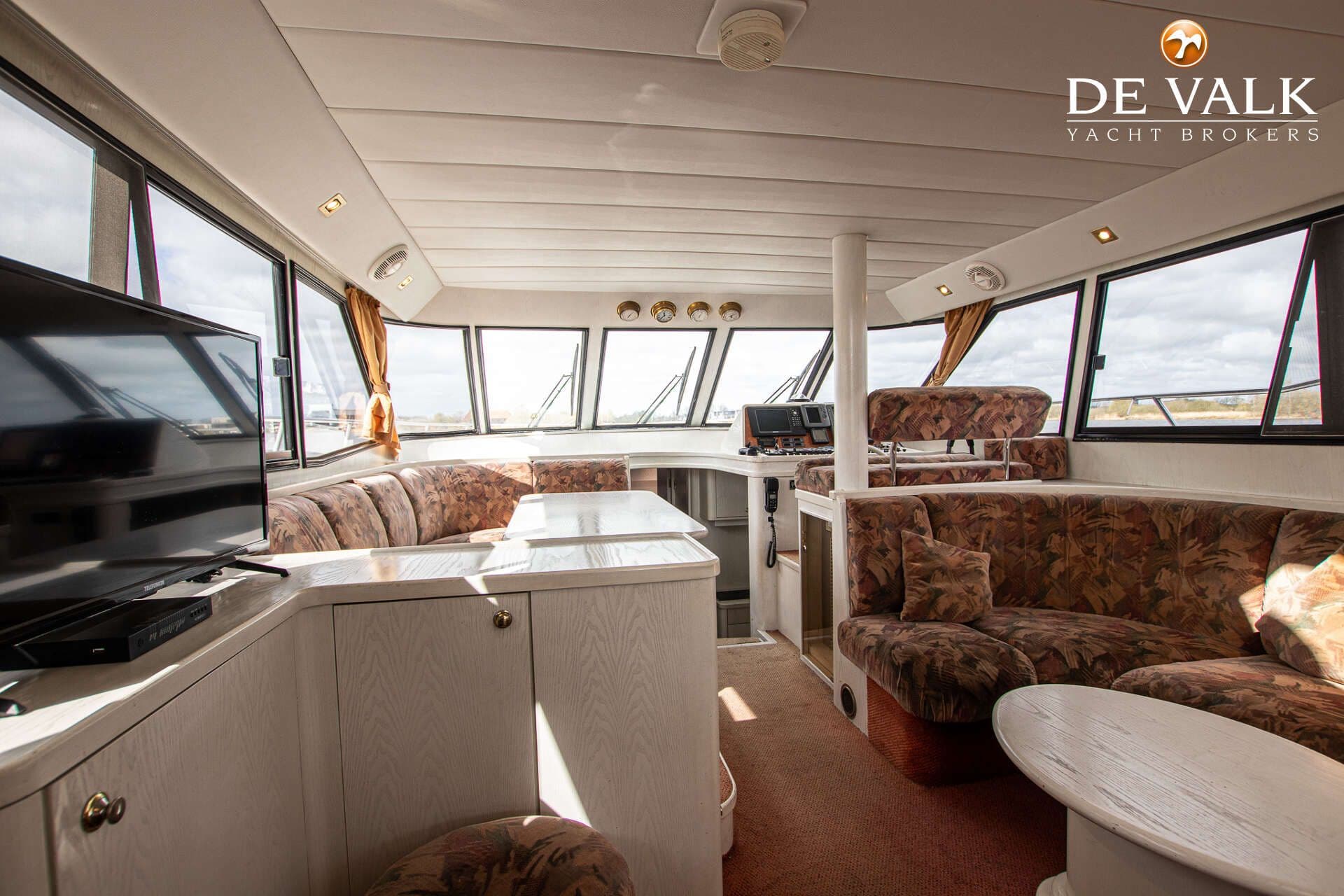 1991 Neptunus 145 Flybridge - 22