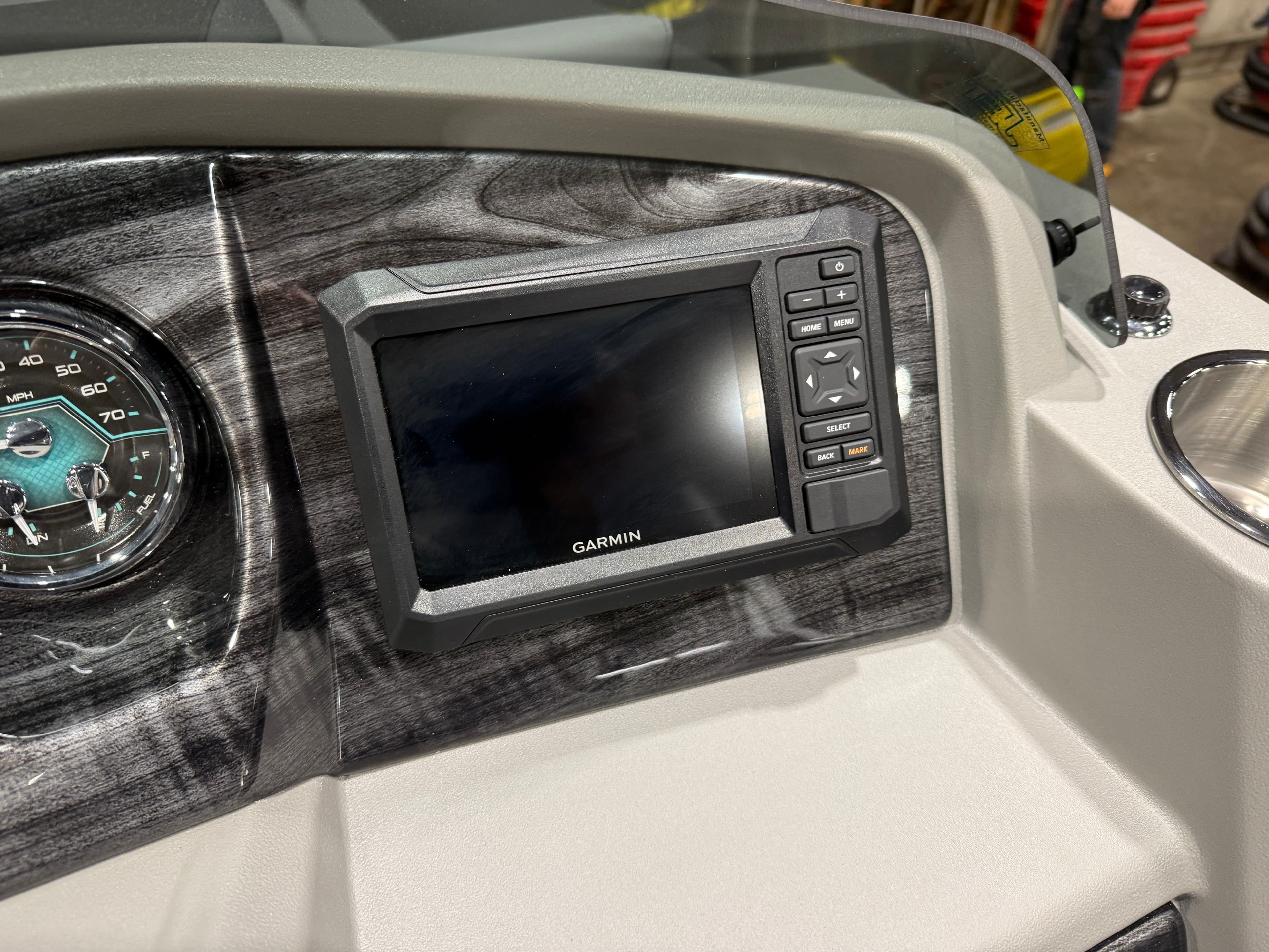 2026 Tahoe LTZ 2385 Swingback (VRB) Tritoon & Honda 4-Stroke EFI - 14