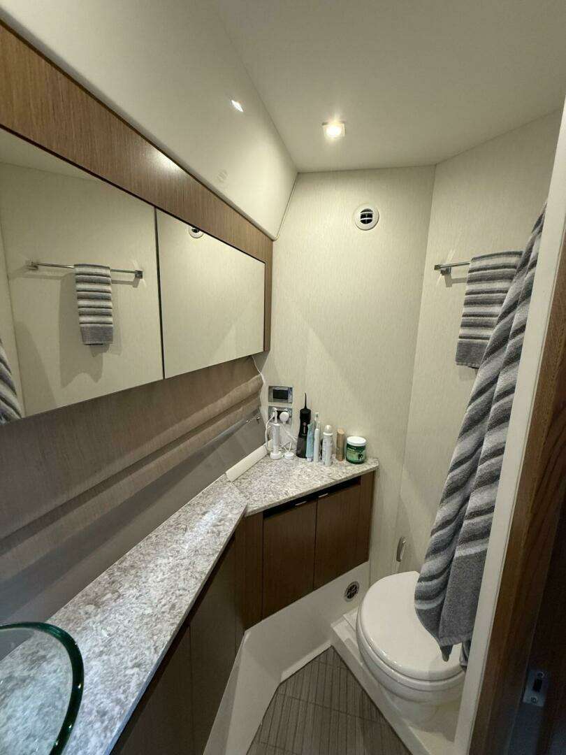 2018 Sea Ray 460 Sundancer - Image 20