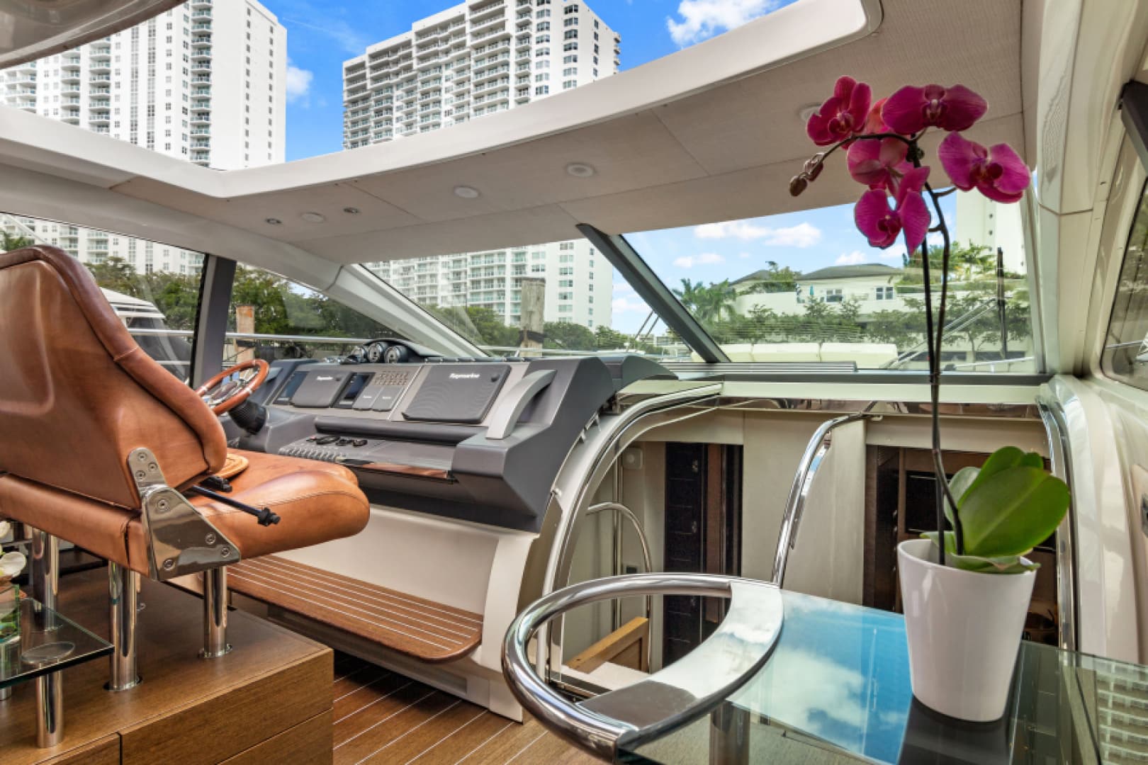 2009 Azimut 68S - Image 11