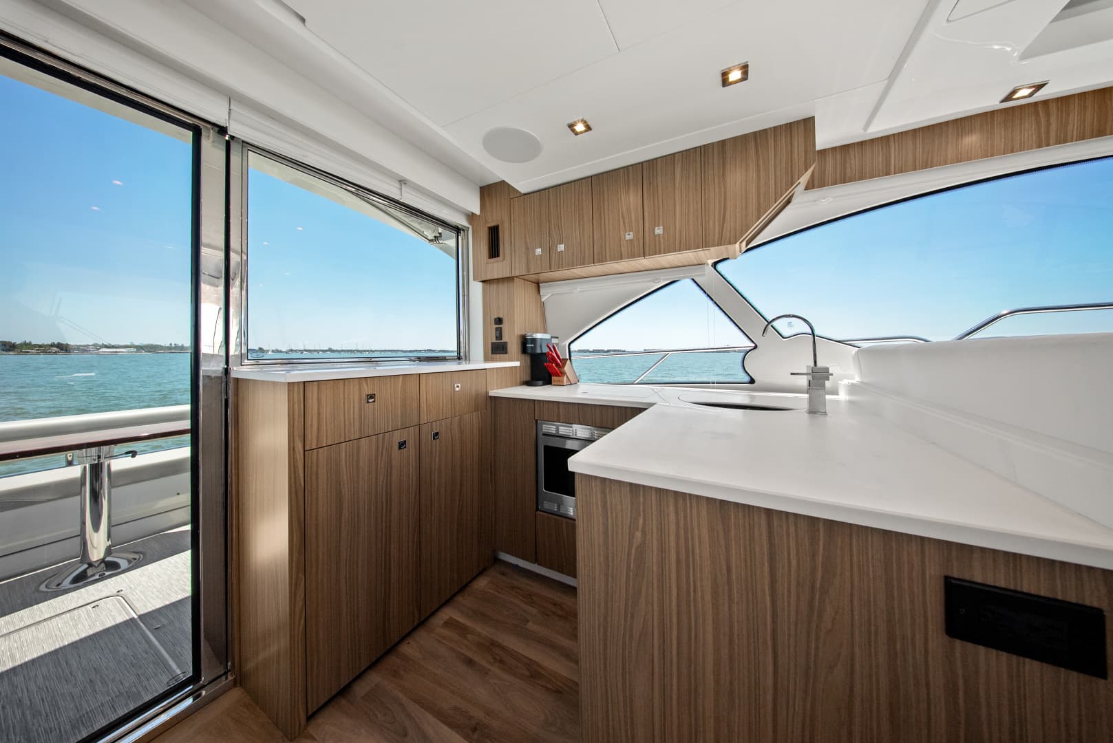 2025 Cruisers Yachts 50 Cantius - Image 36