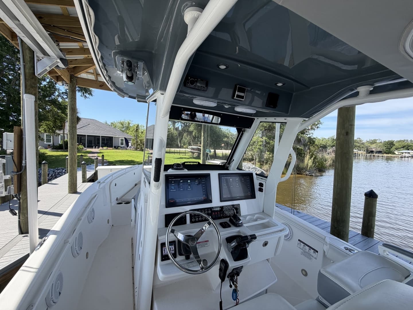 2016 Everglades 295 - Image 8