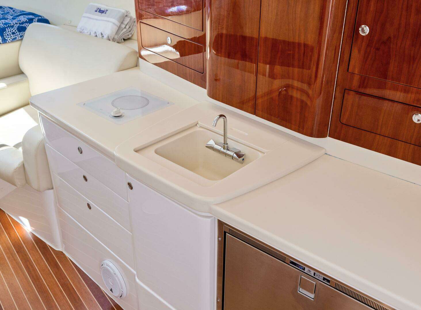 2015 Intrepid 430 Sport Yacht - Image 25