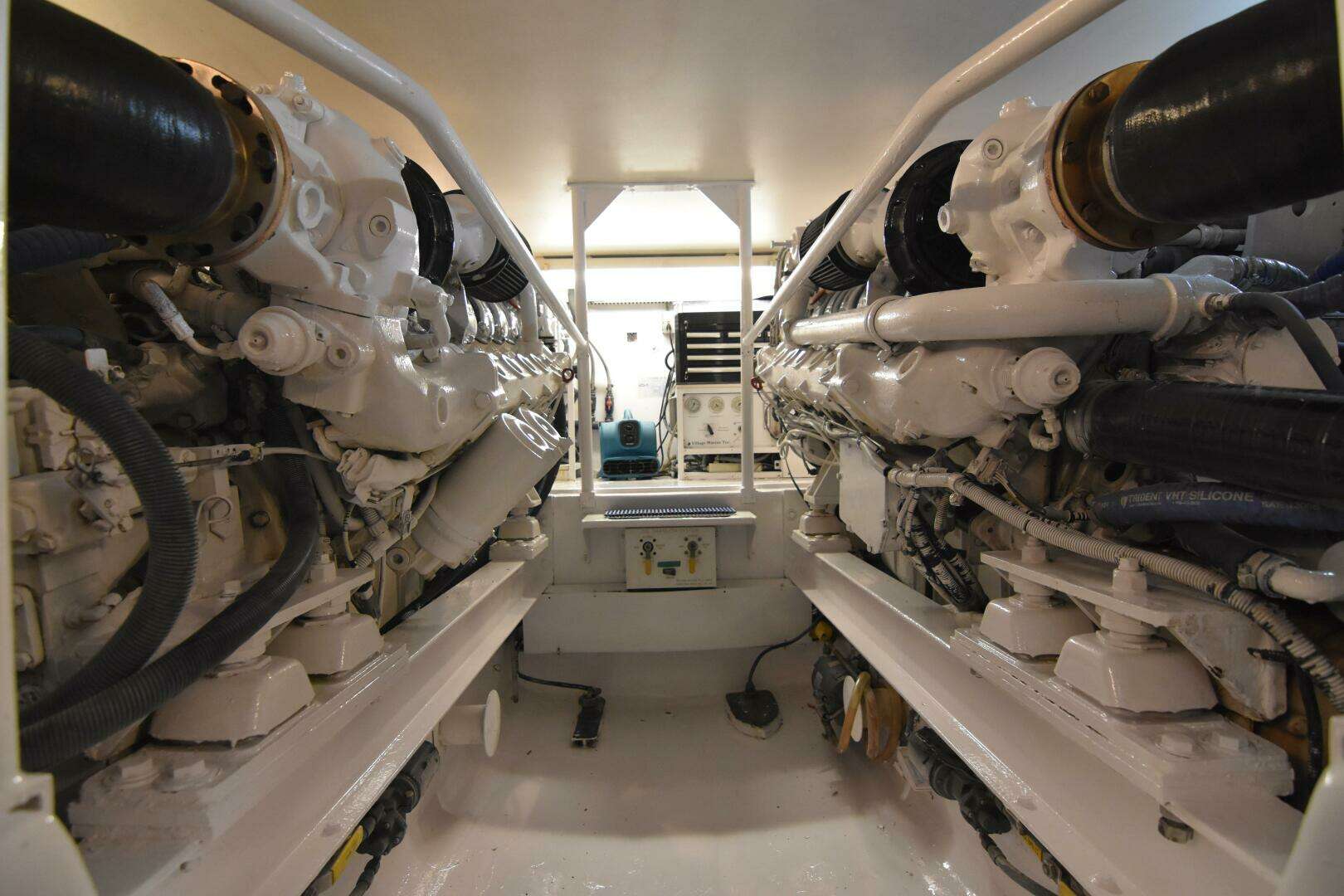 1999 Viking 58 Convertible - Image 37