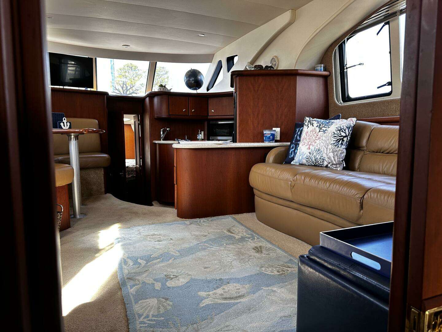2005 Silverton 35 Motor Yacht - Image 18