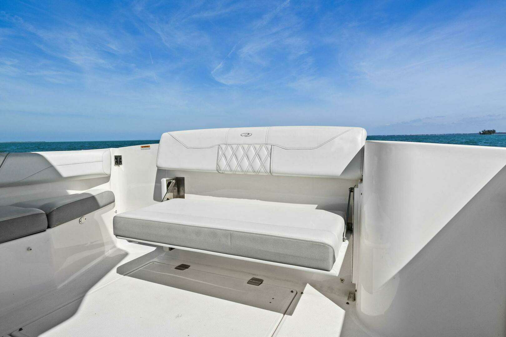 2020 Regal 33 SAV - Image 37