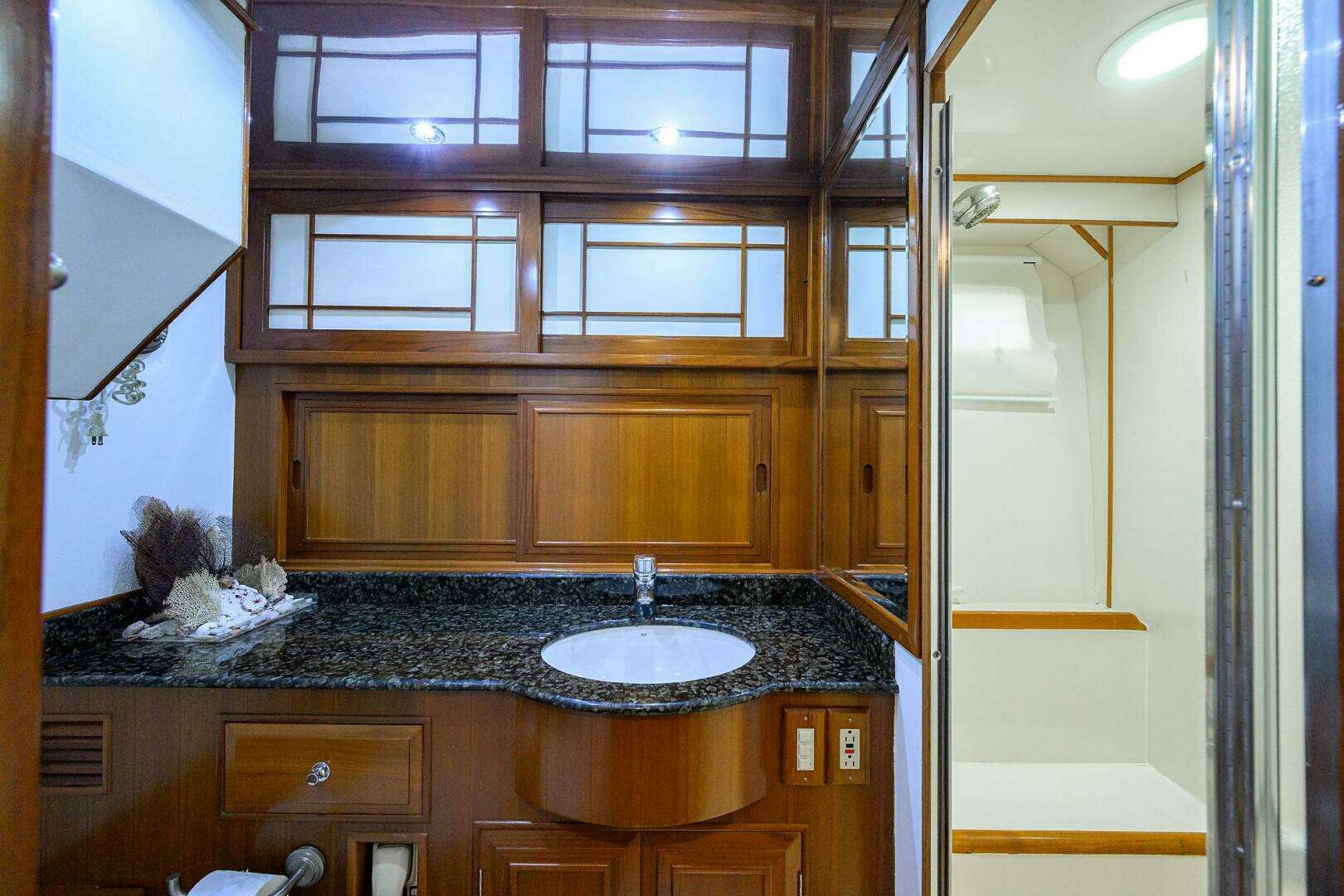 2001 Ocean Alexander 602 MKI - Image 12