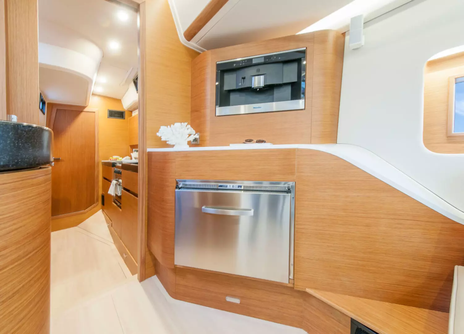 2025 Hanse 675 - Image 44
