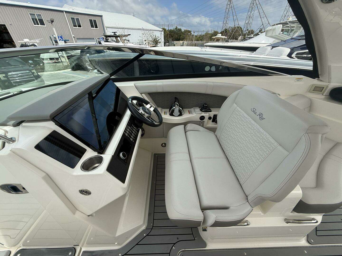 2020 Sea Ray 350 SLX Outboard - Image 9