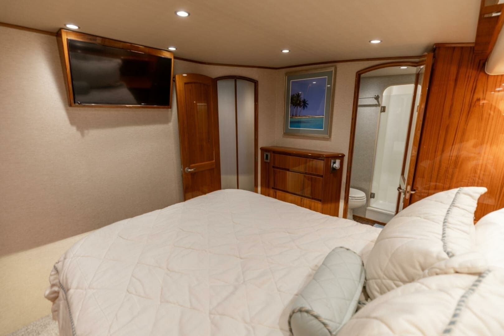 2015 Viking 62 Convertible - Image 12