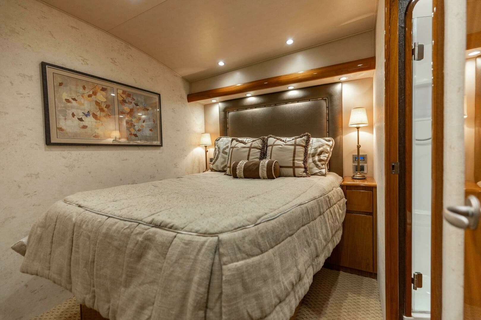 2013 Viking 76 Convertible - Image 37