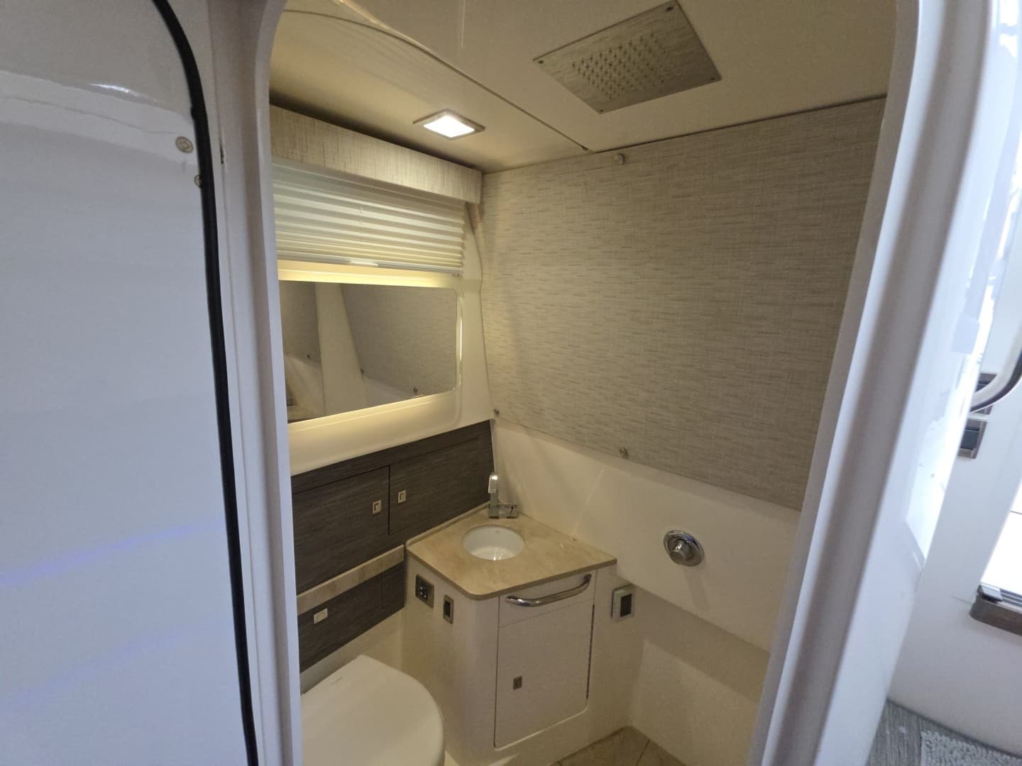 2021 Boston Whaler 420 Outrage - Image 72