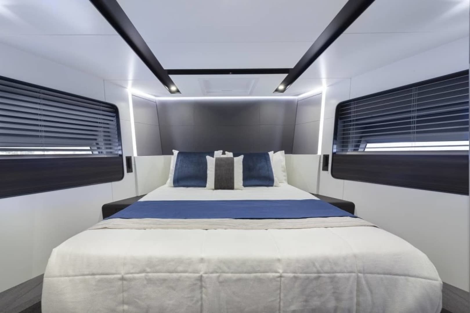 2024 Astondoa AS8 Flybridge - Image 28