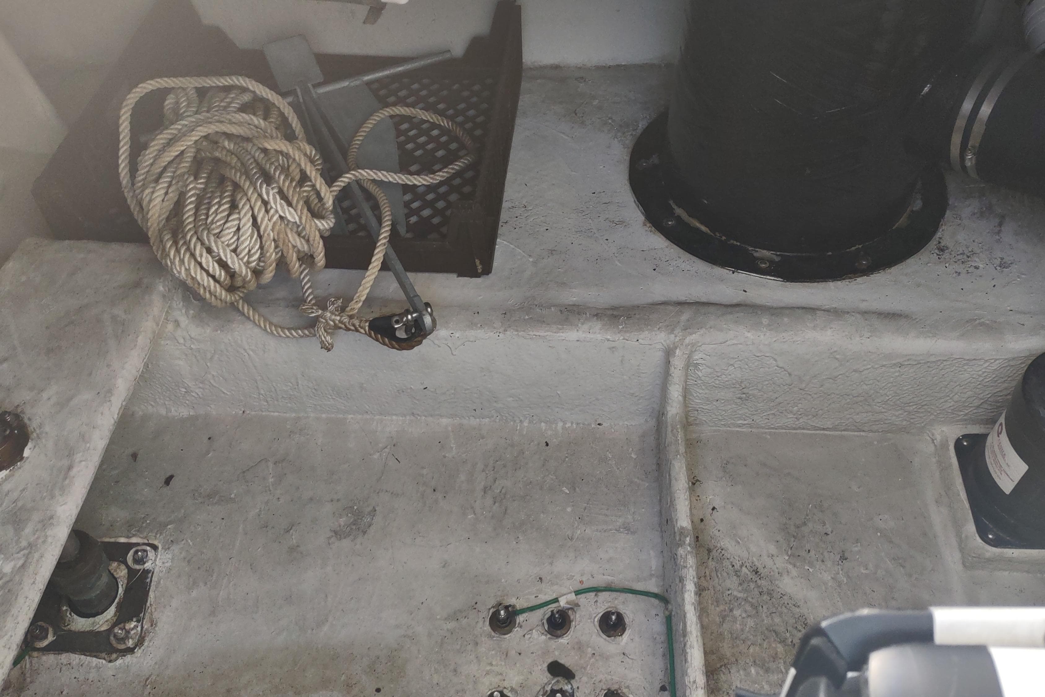Engine compartment of a 2001 Maxum 4600 SCB with rope and equipment.