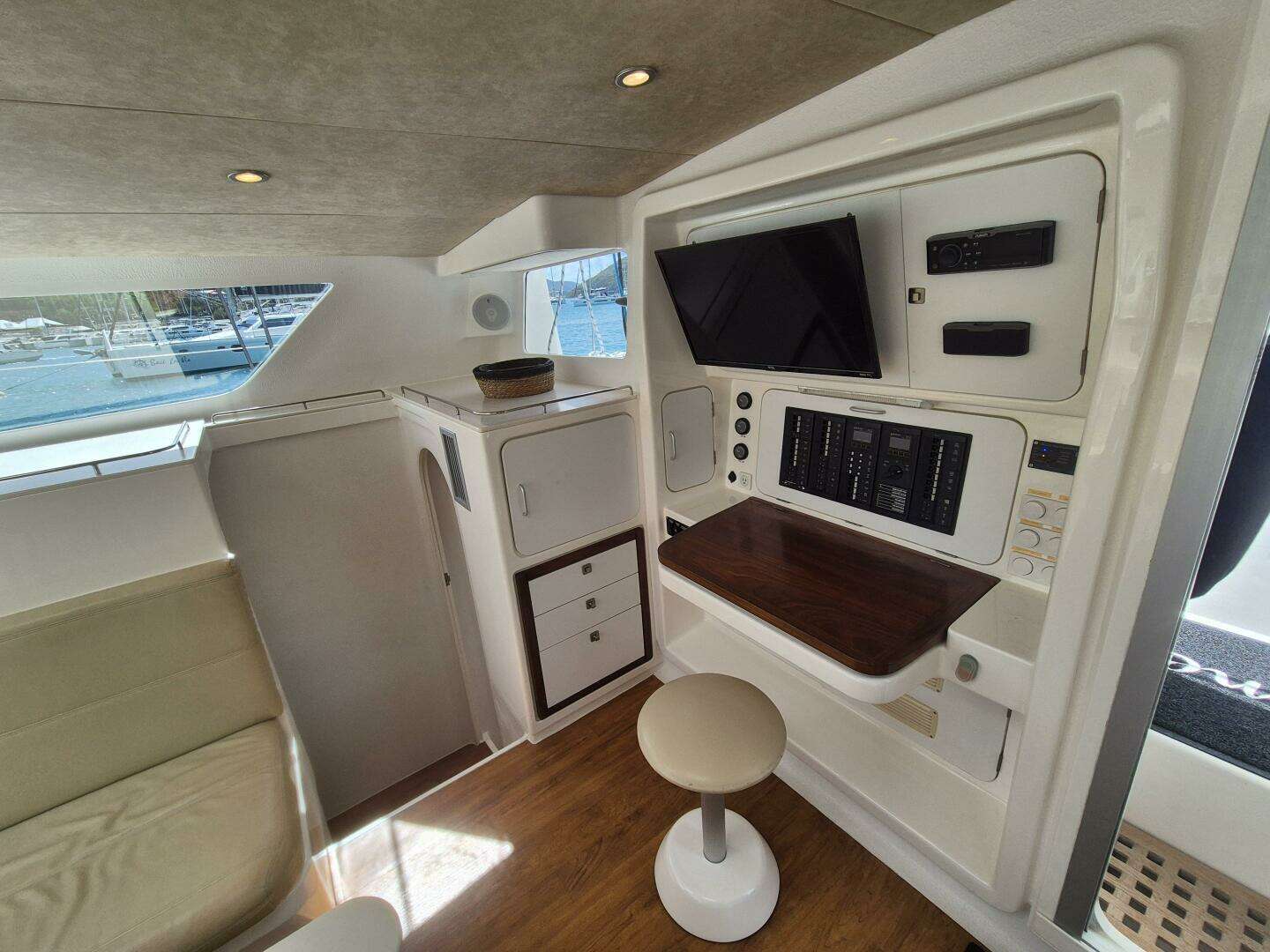 2017 Voyage 480 - Image 26