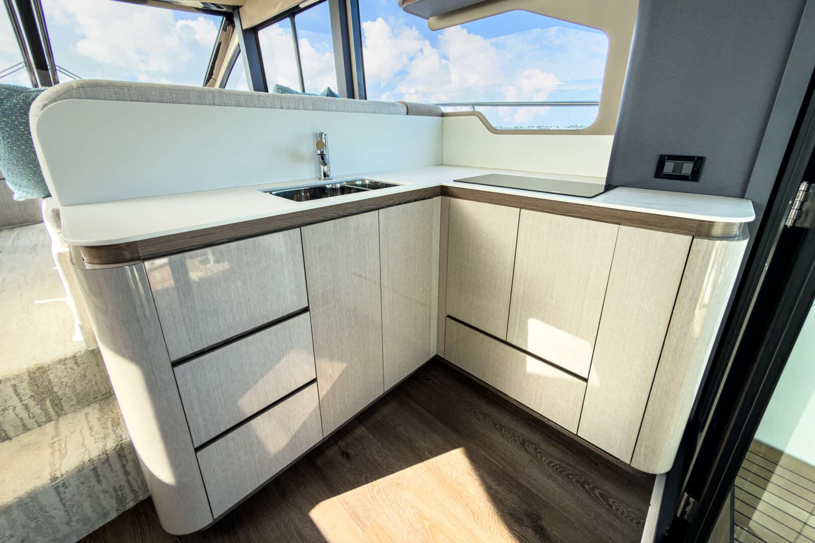 2026 Cruisers Yachts 50 FLY - Image 27