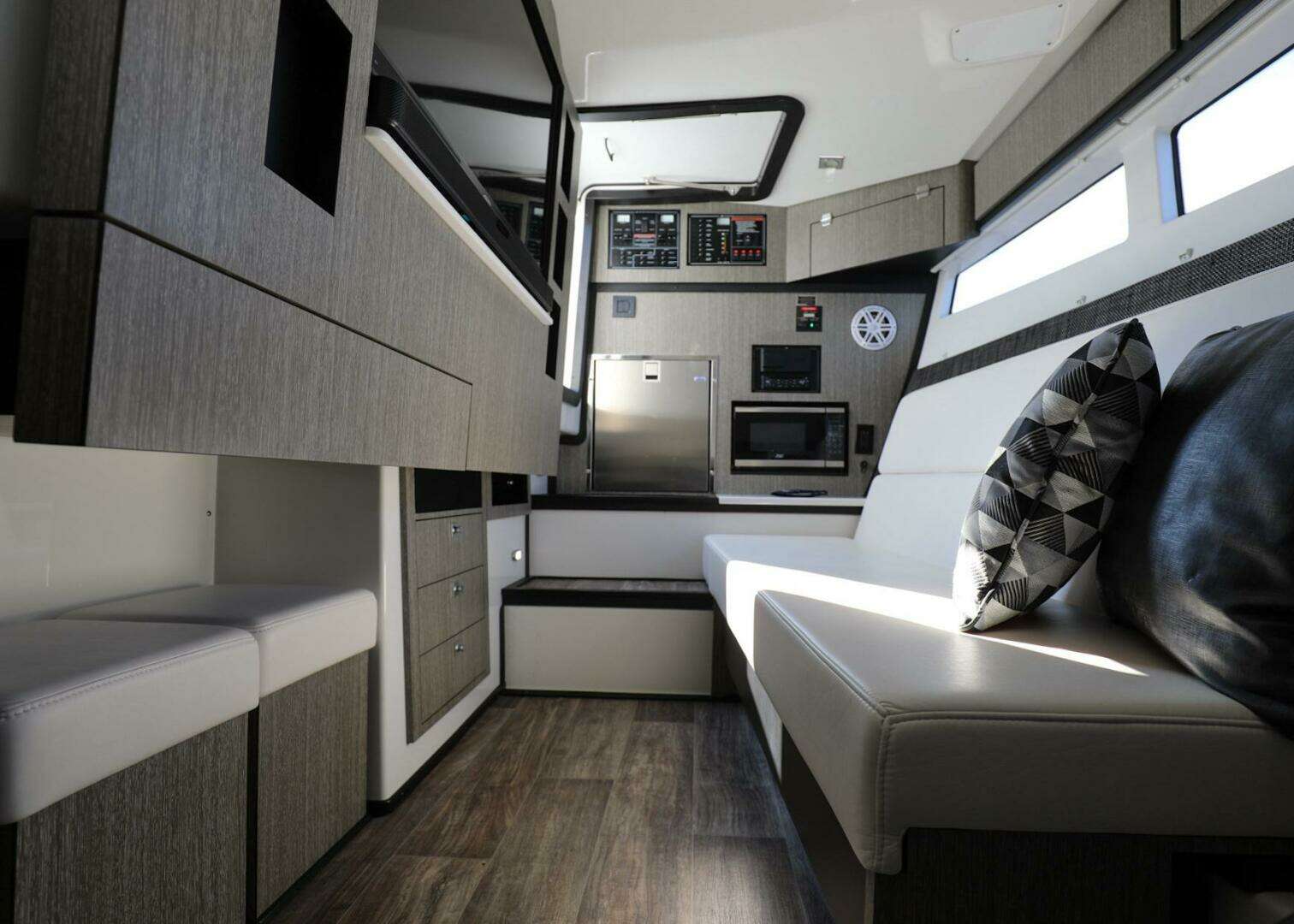 2023 Monterey 385 Super Sport - Image 38