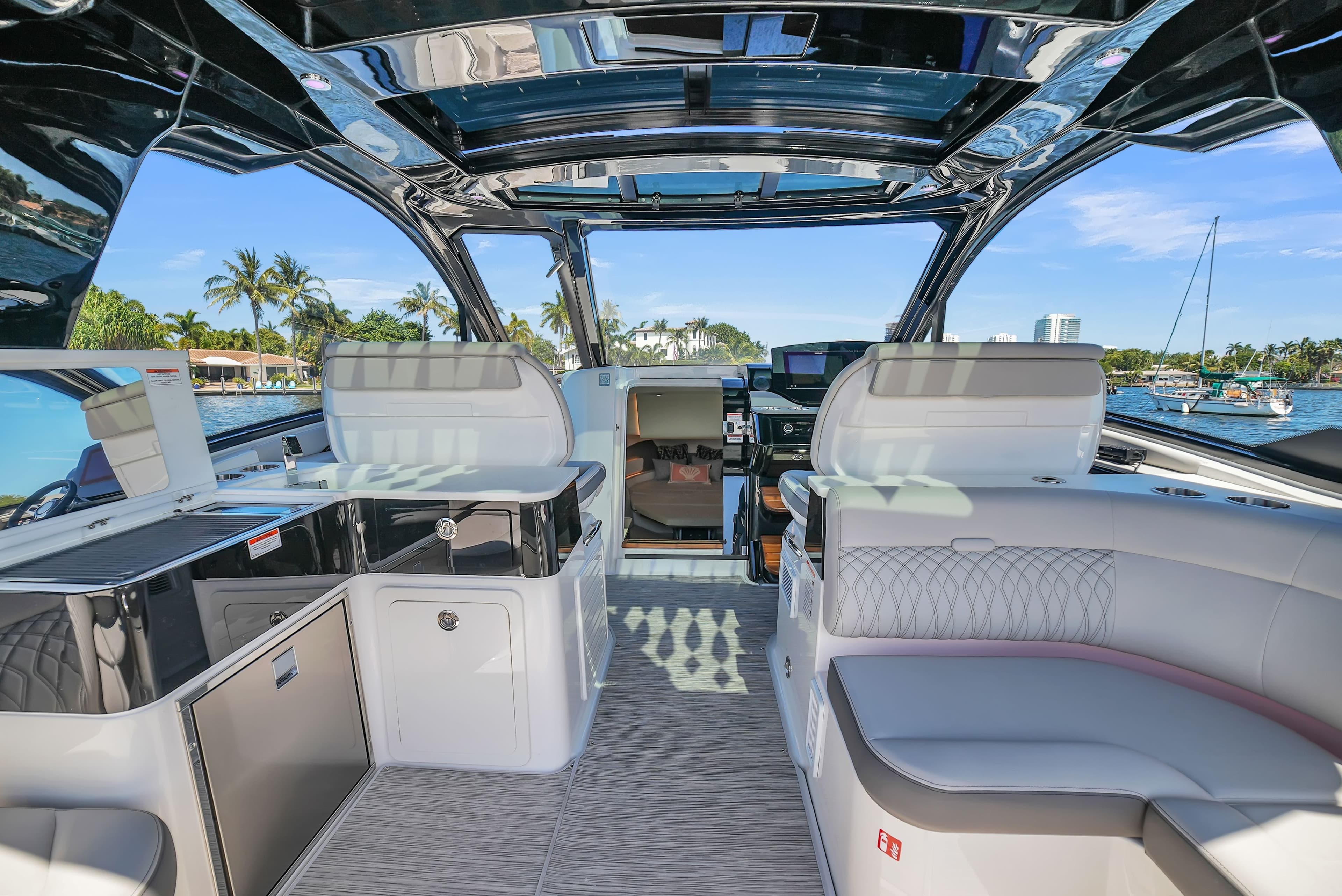 2026 Sea Ray Sundancer 370 Outboard - 13