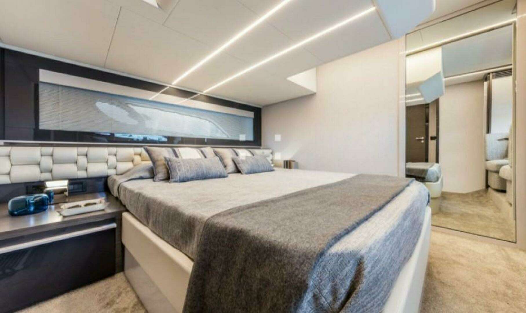 2019 Pershing 5X - Image 3