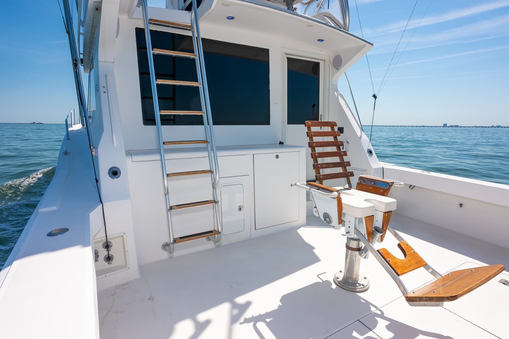 1998 Viking 47 Convertible - Image 15