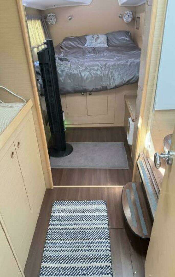 2010 Lagoon 380 - Image 38