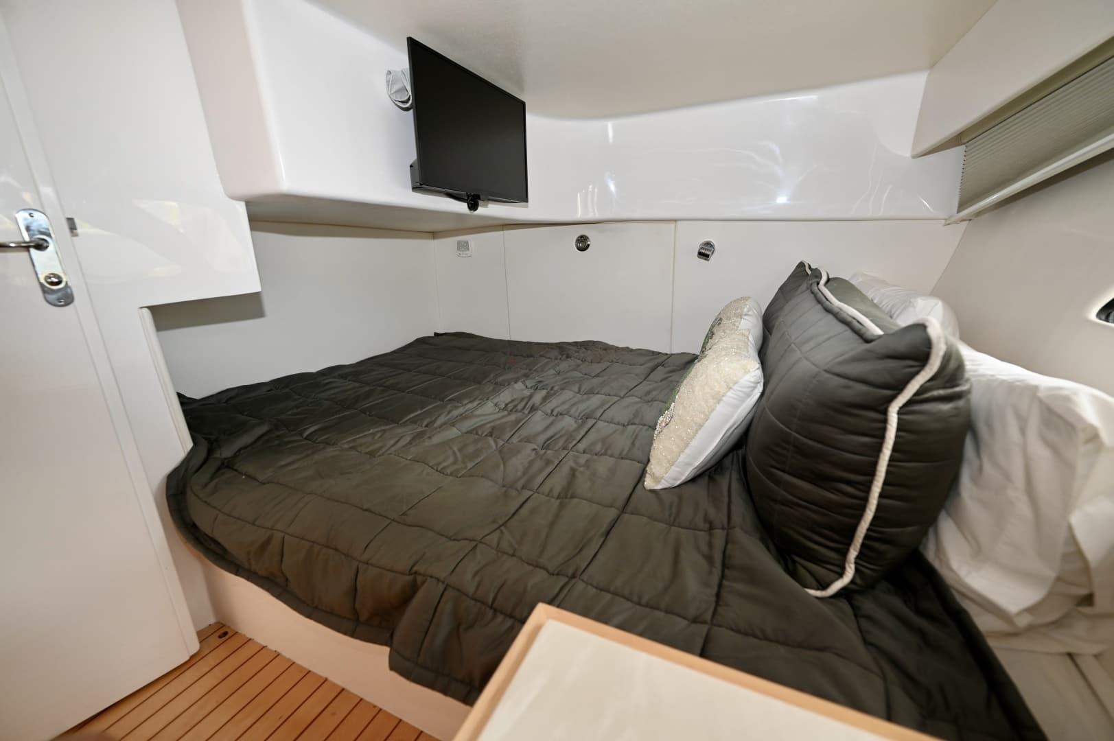 2019 Intrepid 475 Sport Yacht - Image 24
