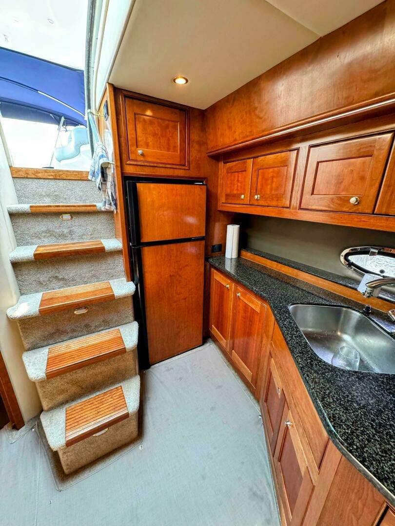 2005 Cruisers Yachts 540 Express - Image 42