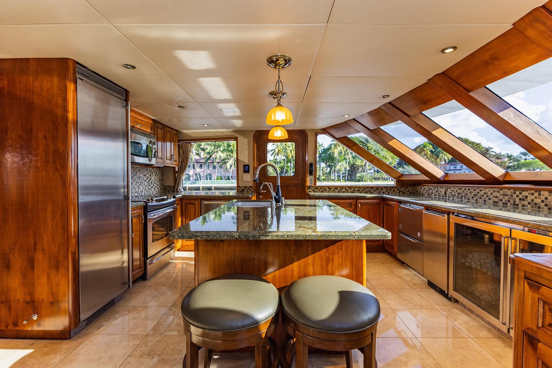 2009 Custom Crystal Motoryacht - 93